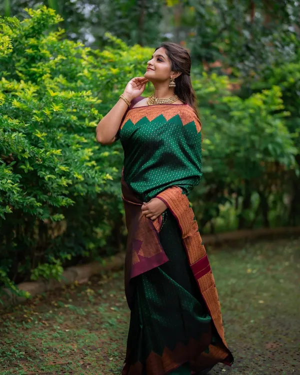 DARK_GREEN_PURE_BANARASI_SAREE